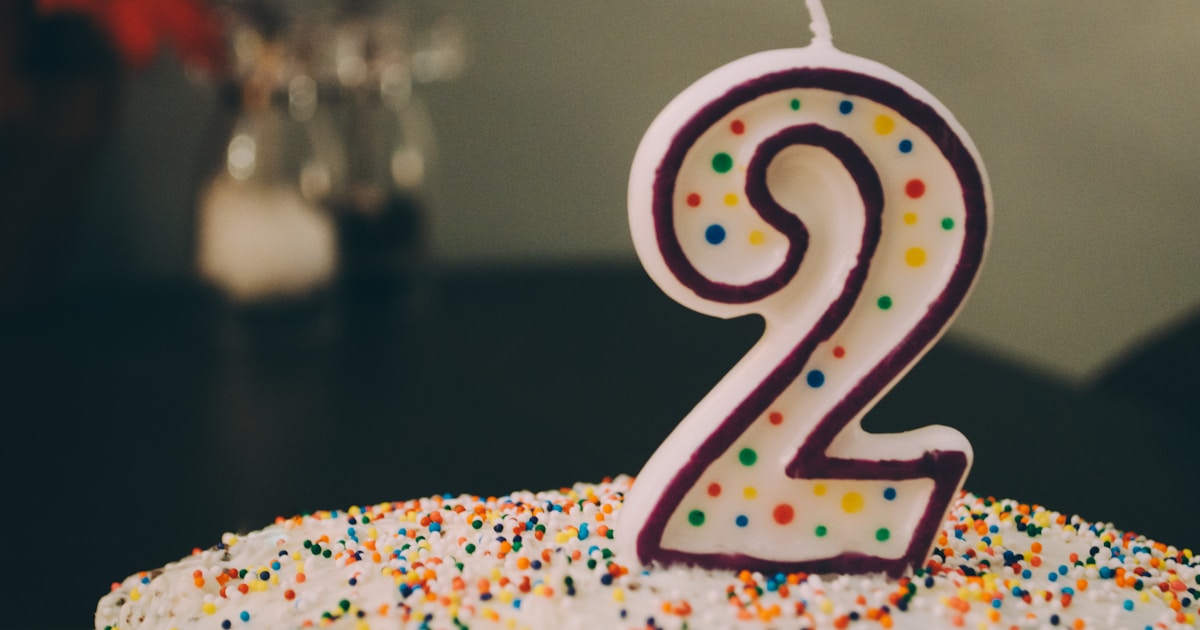cake with 2 candle